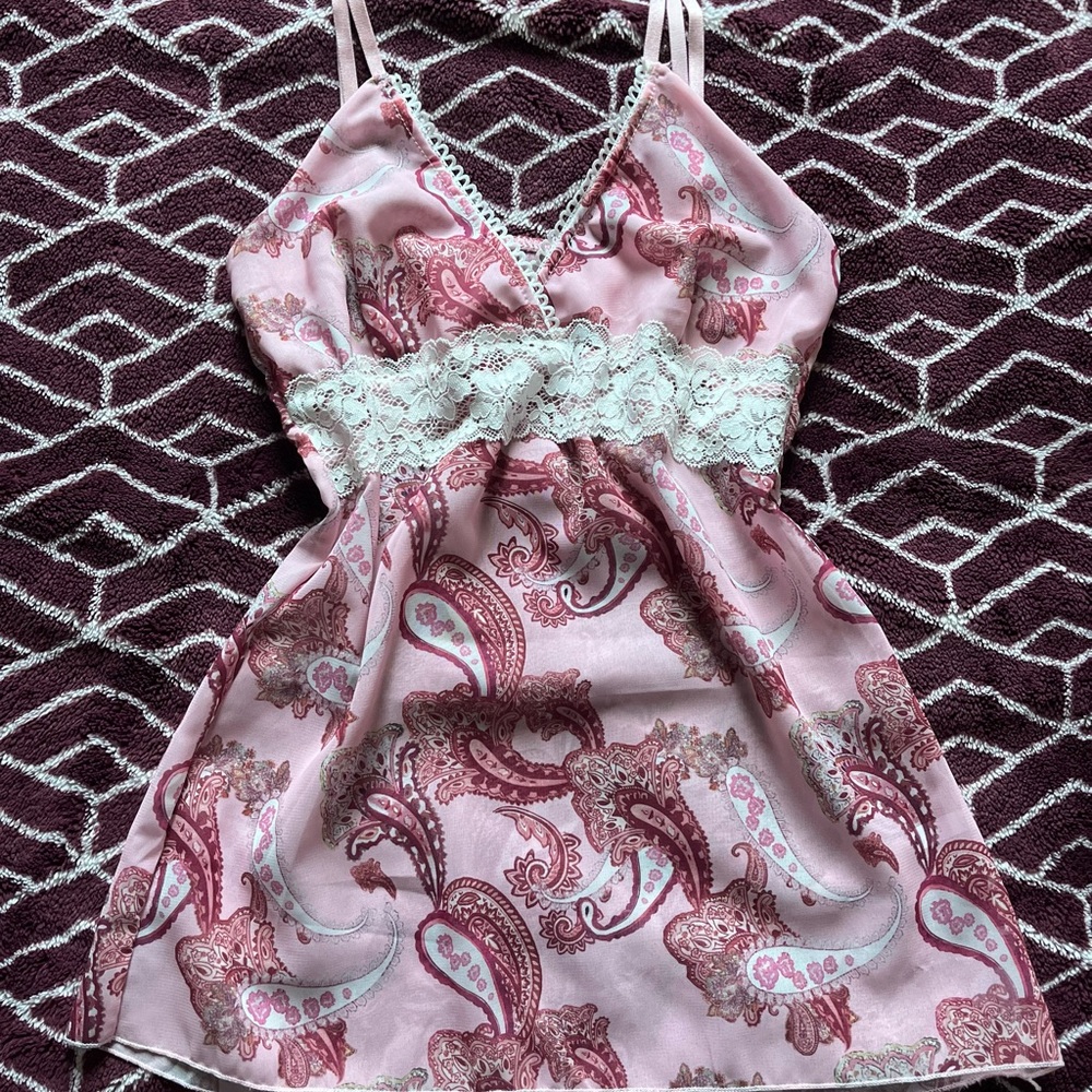 Elegant Pink Paisley Lace Chemise